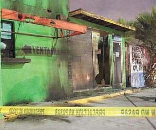 Incendian casas de cambio; les exigen mantener precio del dólar