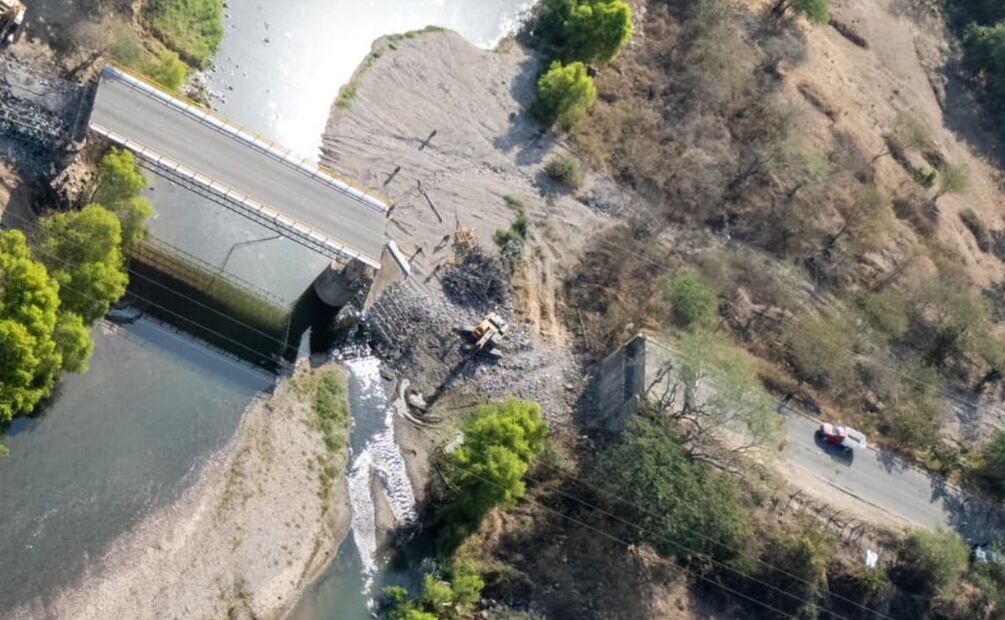 Puente dinamitado en Jalisco por el CJNG. Foto: Especial