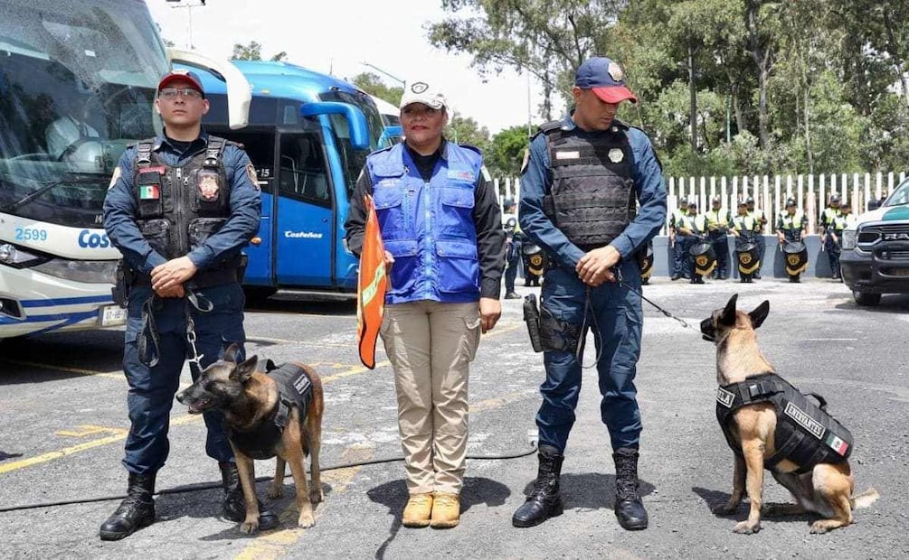 Escudo Coyoacán participó en el “Banderazo de Inicio de Operativos de Temporada Vacacional”, con un aproximado de 20 elementos, 10 unidades y tres comandantes, el arranque del dispositivo tuvo lugar en el estacionamiento de la Terminal de Autobuses del Sur. Foto: Especial