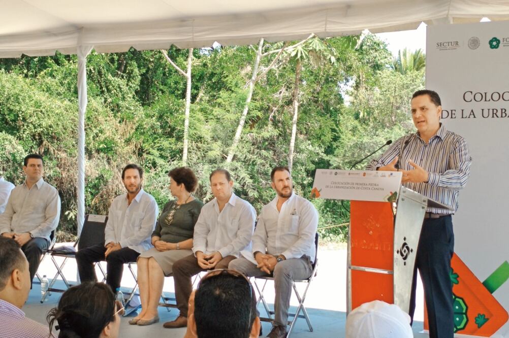 Roberto Sandoval, gobernador de Nayarit, al hablar del proyecto. (ROBERTO JIMÉNEZ. EL UNIVERSAL)