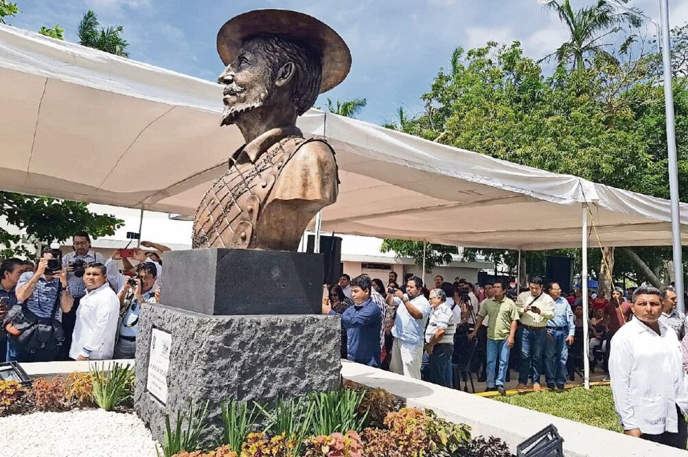 Para celebrar el encuentro de la cultura antigua y la europea, autoridades develaron un busto del navegante realizado en bronce. Foto: LEOBARDO PÉREZ. EL UNIVERSAL