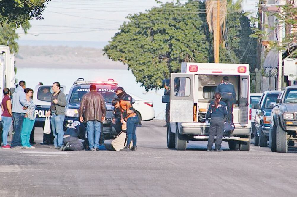 Ante la carencia de un Centro Regulador de Urgencias Médicas en Baja California Sur, 90% de los llamados de emergencias los atienden grupos voluntarios o empresas que prestan sus ambulancias. (GLADYS RODRÍGUEZ)