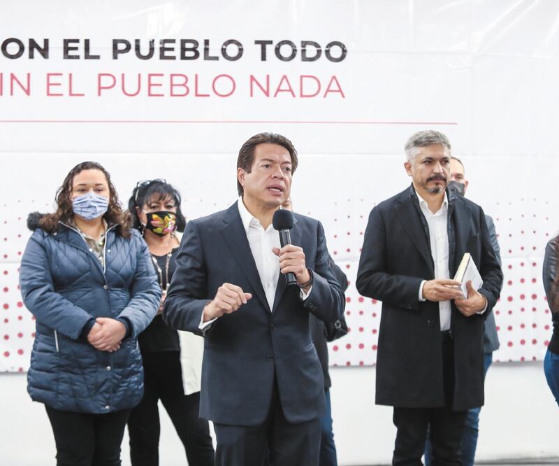 Las giras que realizó Mario Delgado han dividido a diputados de Morena, pues mientra s unos exigen que transparente recursos, otros acusan ataques en contra del candidato. DIEGO SIMÓN. EL UNIVERSAL