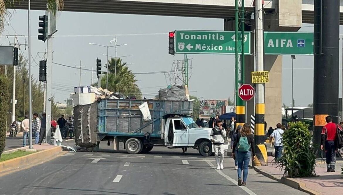 El bloqueo en la carretera federal Camino Libre a Tonanitla-AIFA ya suman más de 6 horas. Imagen de referencia. (Foto: especial)