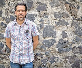 En nuevo libro, Miklos se enfrenta al escritor que fue hace 10 años