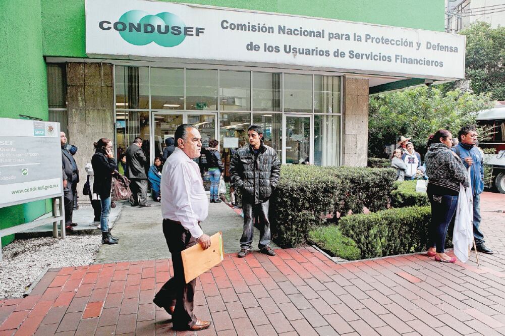 La Condusef indicó que los bancos con mayores reclamos por parte de sus clientes son Banamex, BBVA Bancomer, Santander y Banorte (ARCHIVO EL UNIVERSAL)