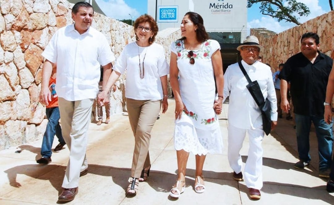 El cantautor yucateco Armando Manzanero recorrió el Centro Cultural del sur en Mérida  (Foto: Cuauhtémoc Moreno Cabrera)
