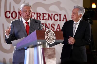 AMLO llama a empresas a revisar acuerdos con la CFE