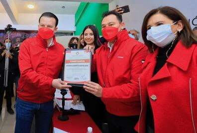 Esteban Villegas recibe constancia como candidato del PRI al gobierno de Durango