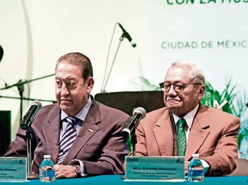 Manzanero festeja logro de la música nacional