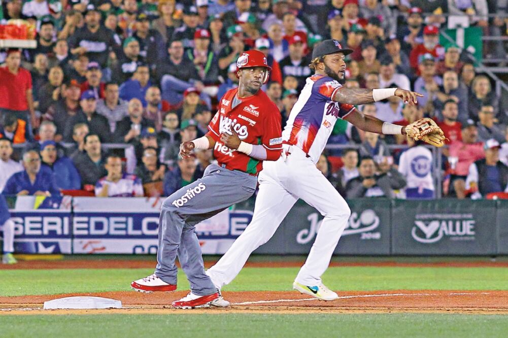 Ya eliminada, la novena mexicana enfrentó anoche a República Dominicana, y hasta la séptima entrada ganaba 8-1. (JORGE BAJARAS. IMAGO7)