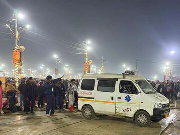 Estampida en un templo hindú deja al menos 9 muertos y decenas de heridos en India