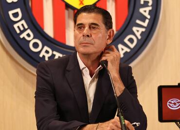 Chivas confirma la salida de Fernando Hierro; se quedan sin director deportivo