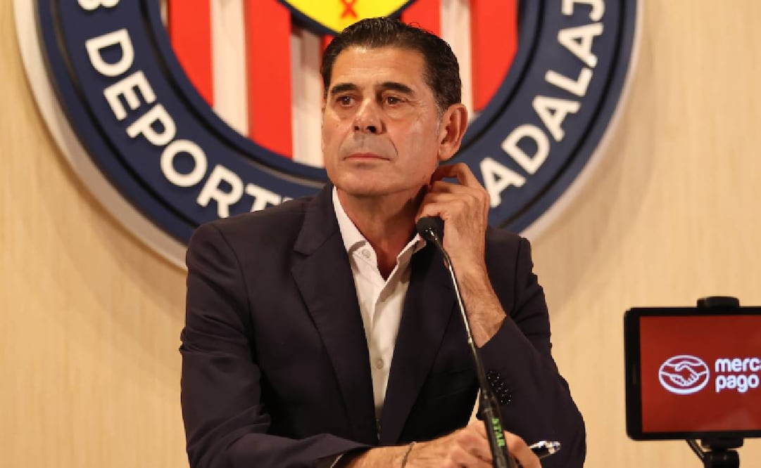 Fernando Hierro, durante la presentación de Gago como entrenador del Guadalajara. Foto: Imago7