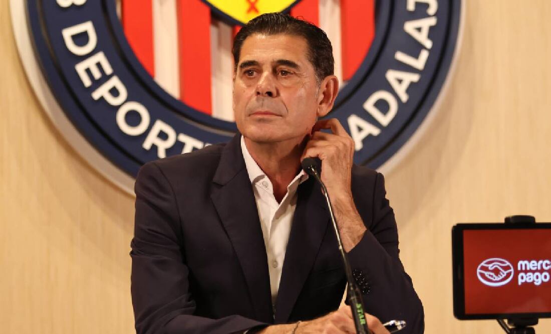 Fernando Hierro, durante la presentación de Gago como entrenador del Guadalajara. Foto: Imago7