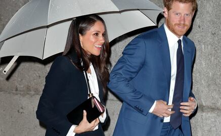 ¿Meghan Markle rompe protocolo real con atuendo de 100 mil pesos?