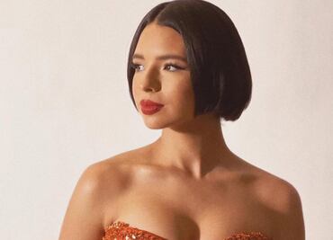 Ángela Aguilar deslumbra en vestido Dior de escote pronunciado