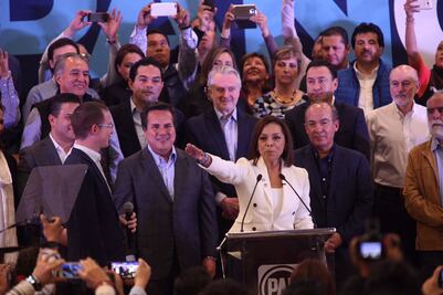 Rafael Moreno Valle felicita a Josefina Vázquez Mota por candidatura