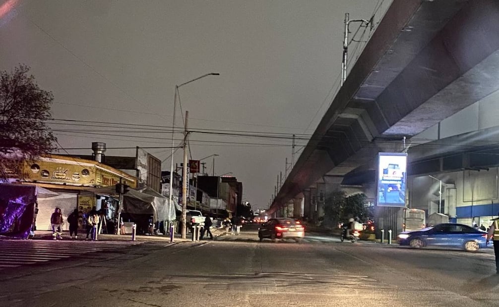 Avenidas importantes y diversas calles sufren apagón en Monterrey (16/12/2025). Foto: Especial