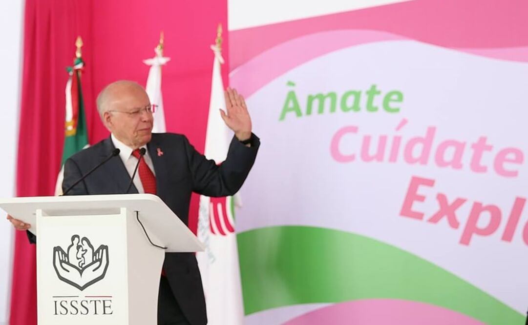 El secretario de Salud, José Narro, participó en la inauguración de la Feria de Prevención del cáncer de mama. (Foto: Facebook ISSSTE)