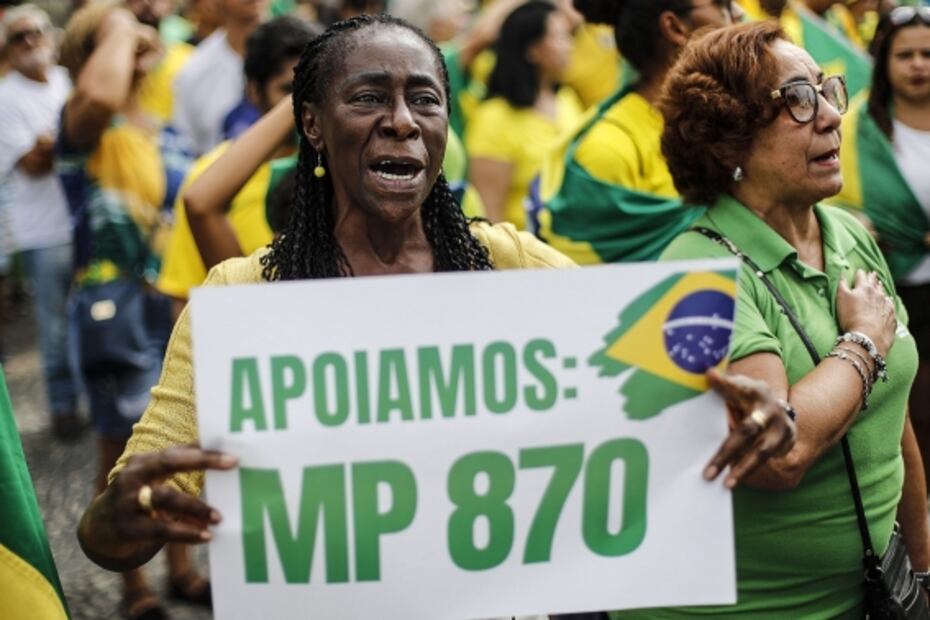 Brasileños se movilizan en varias ciudades a favor de Bolsonaro 