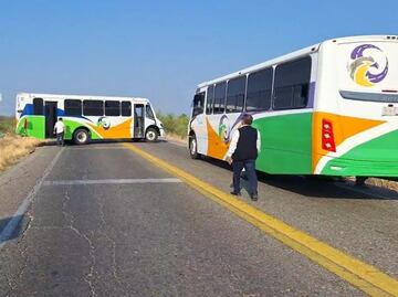 Pobladores bloquean carretera transístmica en el Istmo de Oaxaca; exigen justicia para una persona atropellada