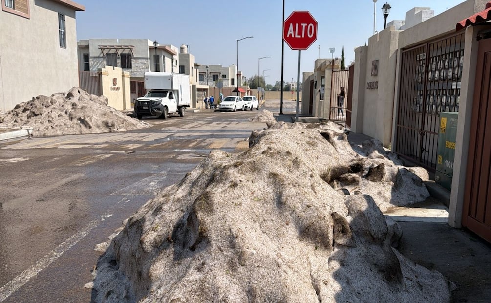 Granizada causa daños en viviendas y autos en Tecámac; autoridades despliegan brigadas en comunidades afectadas. Foto: Especial