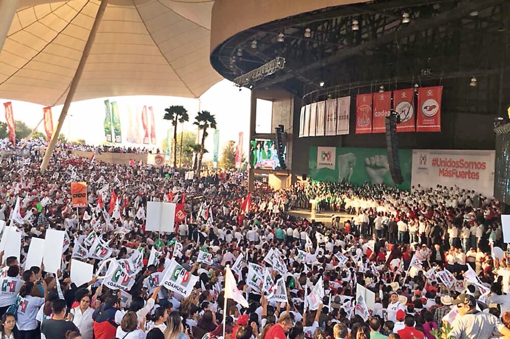 Integrantes del PRI se reunieron ayer en Coahuila para la toma de protesta de Miguel Riquelme, quien compartió imágenes en sus redes sociales. (ESPECIAL)