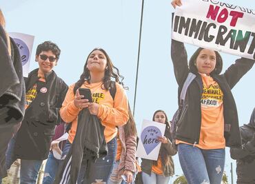 Bloquean programa DACA; frenan las nuevas solicitudes