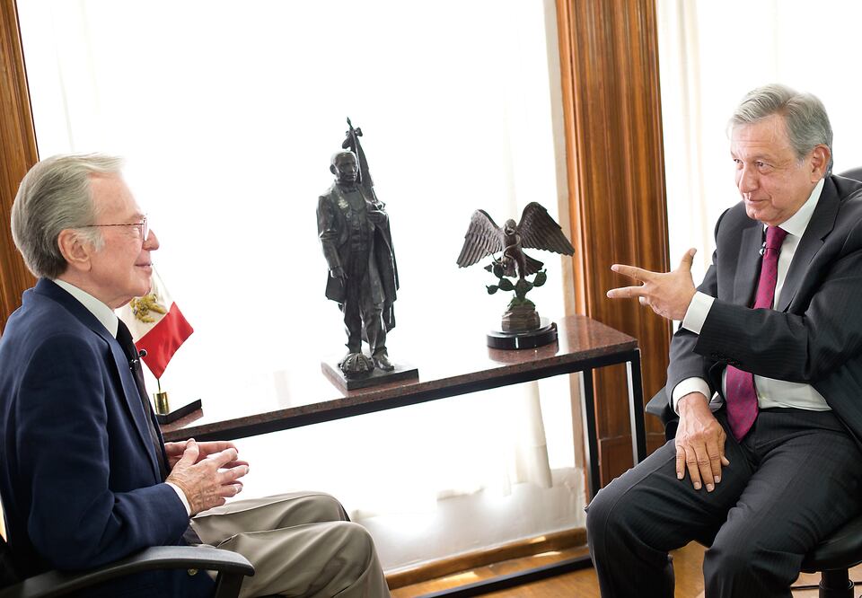 El dos veces candidato presidencial López Obrador diceque sólo hay una salida para México yesa es el cambio de régimen, porque está podrido, pero recalca que esto tiene que ser por la vía pacífica y con la participación ciudadana. (Foto: Arturo Bermúdez)