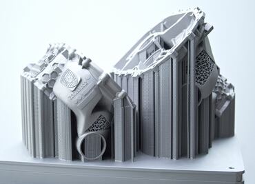 Porsche imprime la primera cubierta para motor en 3D del mundo