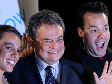 José José se fue distanciado de sus hijos mayores