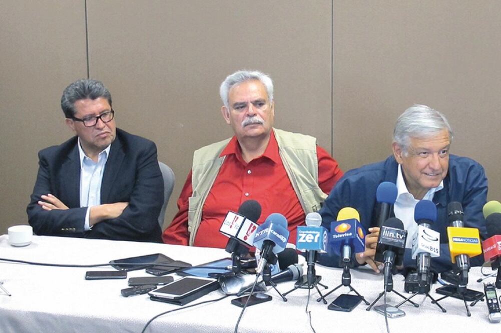 El líder de Morena, Andrés Manuel López Obrador, estuvo con el delegado electo de Cuauhtémoc, Ricardo Monreal, y el titular del partido en Zacatecas, Luis Medina (ESPECIAL)