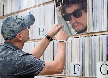 Nobel a Bob Dylan divide opiniones en todo el mundo