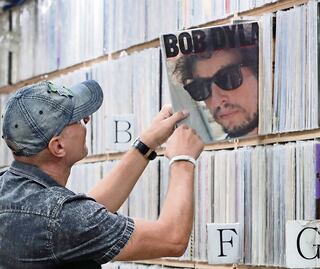 Nobel a Bob Dylan divide opiniones en todo el mundo