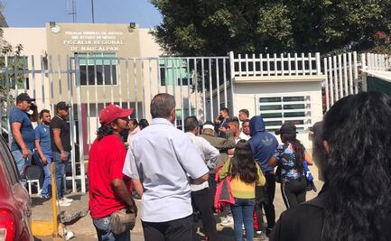 A más 7 horas de la volcadura de microbús en Naucalpan, pasajeros heridos siguen sin recibir atención 