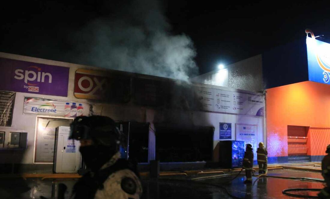 Al cerrar el año, Tabasco registra una ola de violencia, reportándose la quema de una patrulla, tiendas de conveniencia quemadas, al igual que una gasolinería y colocación de "ponchallantas" en algunas entradas a la ciudad de Villahermosa. Foto: Luis Manuel López / EL UNIVERSAL