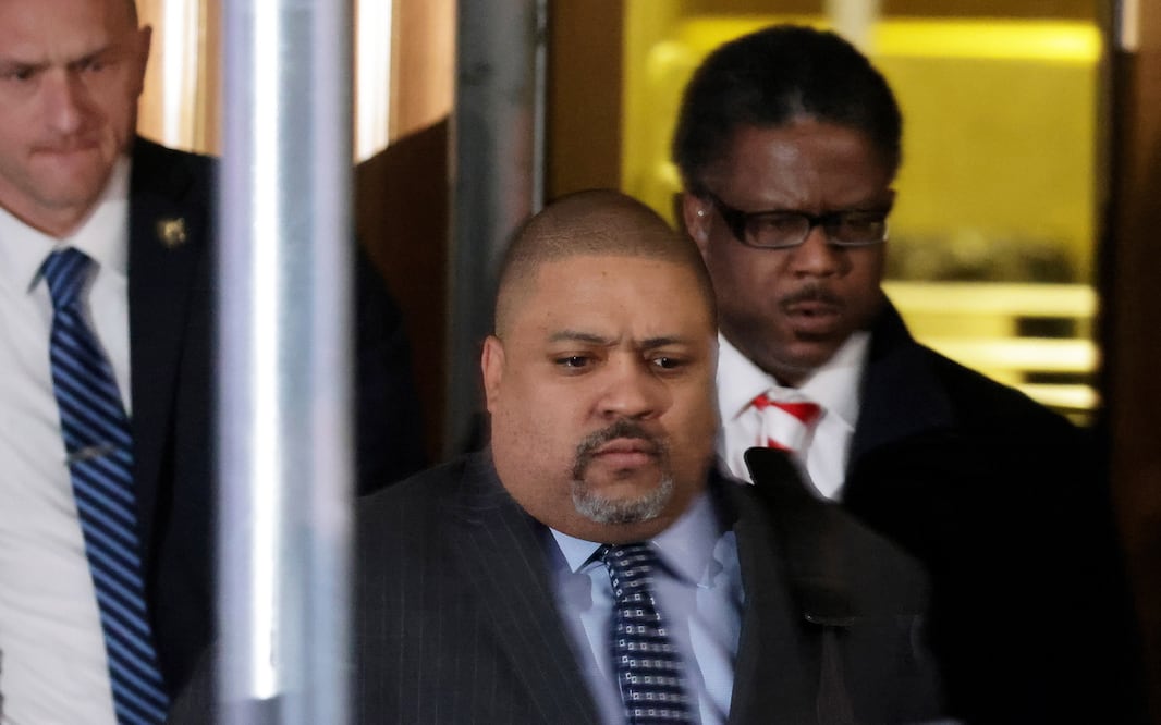 El fiscal Alvin Bragg, después del anuncio de la acusación contra el expresidente Donald Tump en Nueva York. Foto: JUSTIN LANE. EFE