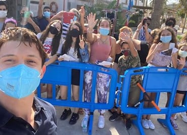 Bajo estricto protocolo contra el Covid-19, Tom Holland y Antonio Banderas ruedan "Uncharted"