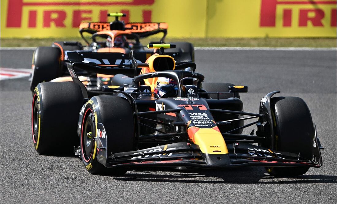 Checo Pérez durante la carrera del GP de Japón - Foto: AFP