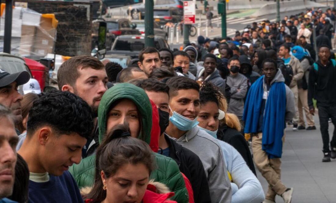 Actualmente hay más de 5 mil 600 familias migrantes -más de 20 mil personas- en refugios de Massachusetts, incluyendo a niños y a mujeres embarazadas.