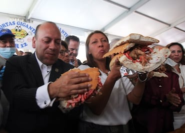 ¡Yumi, yumi! Vigésima edición de la Feria de la Torta rompe récord; preparan "tortita" de 90 metros de largo y más de una tonelada de peso