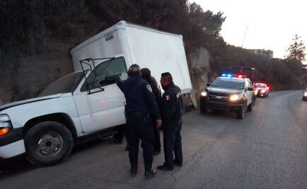 Hallan a un hombre muerto dentro de su camioneta en la Naucalpan-Toluca