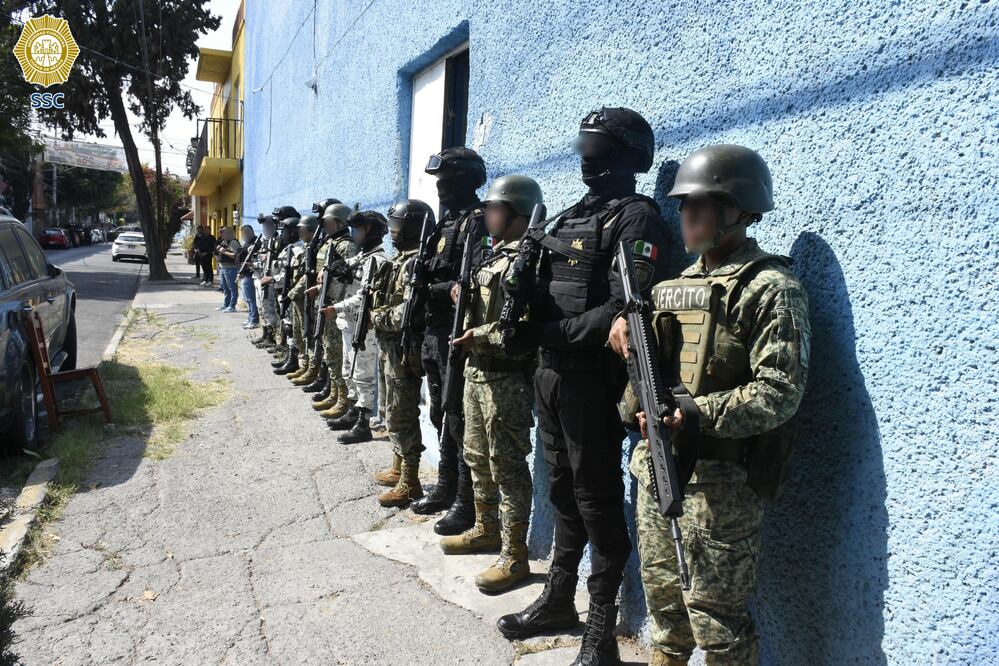 Elementos de la SSC y la Fiscalía de CDMX decomisaron 16 toneladas de autopartes en Iztacalco. (Foto: especial)