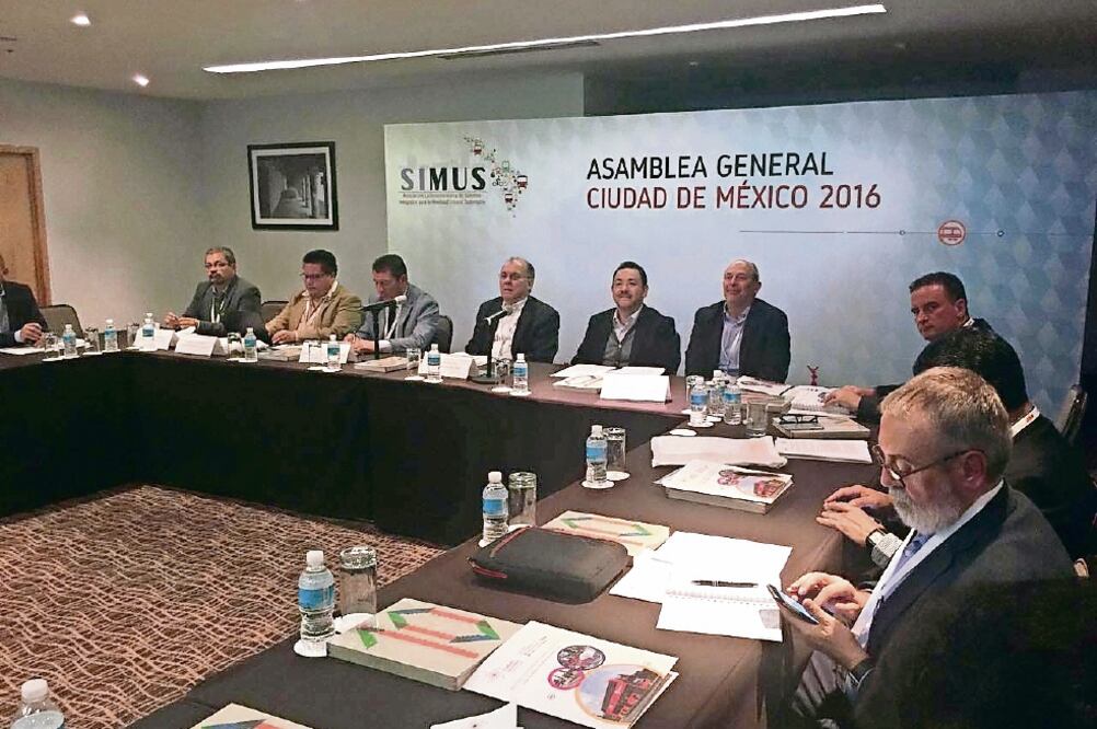 El secretario de Movilidad, Héctor Serrano, recibió a expertos de diversos países de Latinoamérica, en la materia (CORTESÍA SEMOVI)