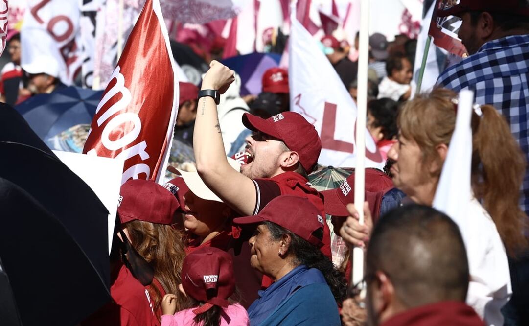 Simpatizantes en el cierre de gira del partido Morena en la plaza de las 3 culturas
Foto: Gabriel Pano / El Universal