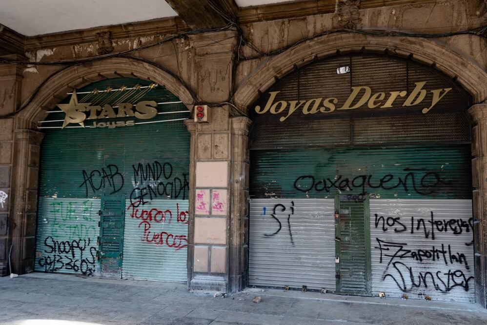 Gobierno de CDMX apoyará a negocios vandalizados en marcha del 2 de octubre que no curtan con seguro, precisa Cravioto.
Foto: Hugo Salvador/ EL UNIVERSAL