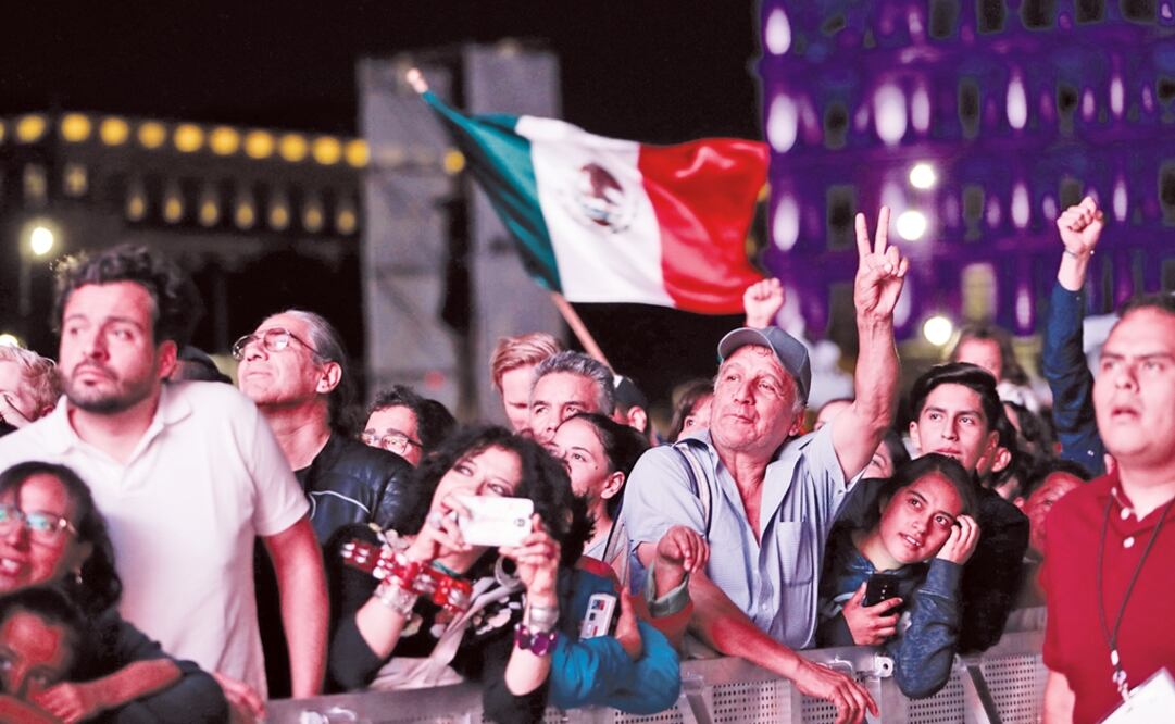 People celebrating Obrador's victory in Mexico City – Photo: Iván Stephens/EL UNIVERSAL