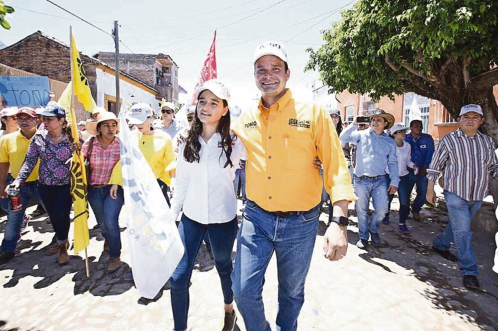 El candidato de la alianza PAN-PRD-PT-PRS, Antonio Echevarría García, realizó un recorrido por el municipio de Santiago Ixcuintla. (TOMADA DE FACEBOOK)