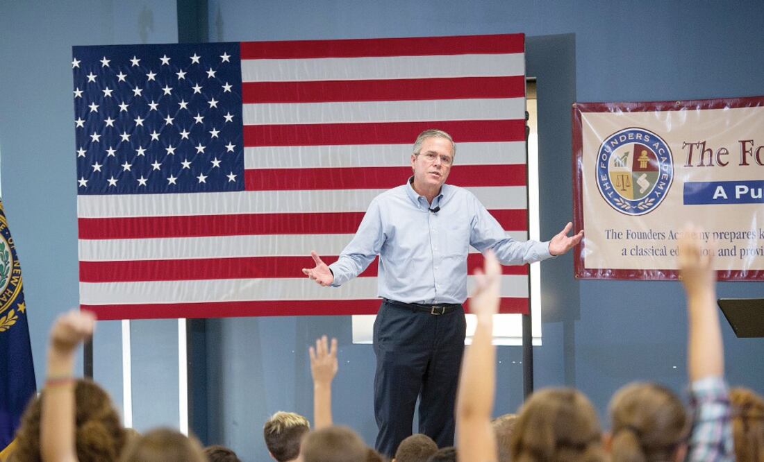 El aspirante presidencial republicano Jeb Bush, ayer ante estudiantes de una escuela en Manchester, New Hampshire. El ex gobernador de Florida tiene apenas 4% de apoyo, según la encuesta de la Universidad de Quinnipiac (GRETCHEN ERTL. REUTERS)